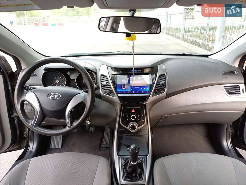 Седан Hyundai Elantra 2015 в Одессе