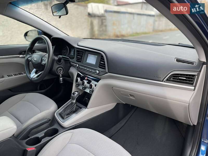 Седан Hyundai Elantra 2018 в Дніпрі
