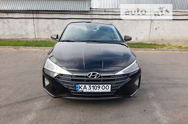 Седан Hyundai Elantra 2019 в Києві