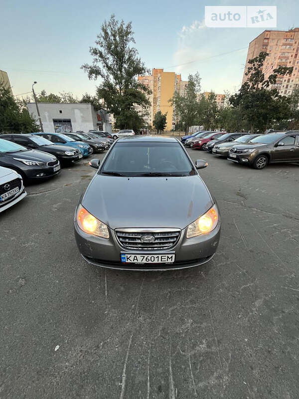 Седан Hyundai Elantra 2011 в Киеве