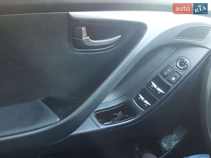 Седан Hyundai Elantra 2013 в Львові