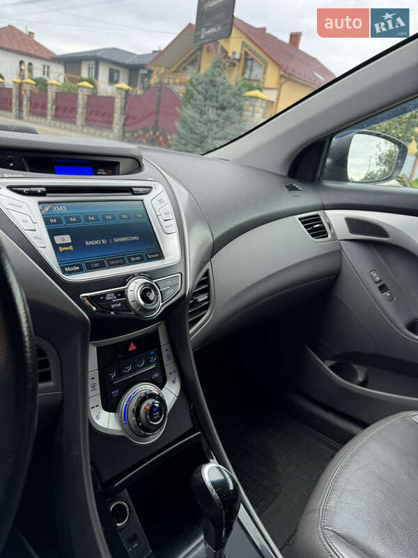 Седан Hyundai Elantra 2011 в Черновцах