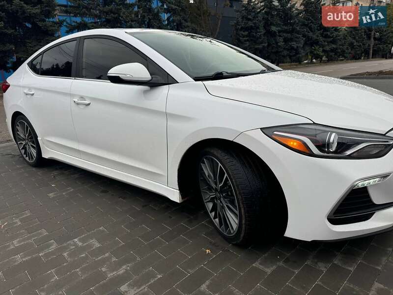 Седан Hyundai Elantra 2017 в Кривом Роге