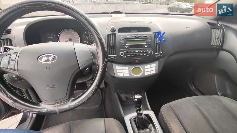 Седан Hyundai Elantra 2008 в Киеве