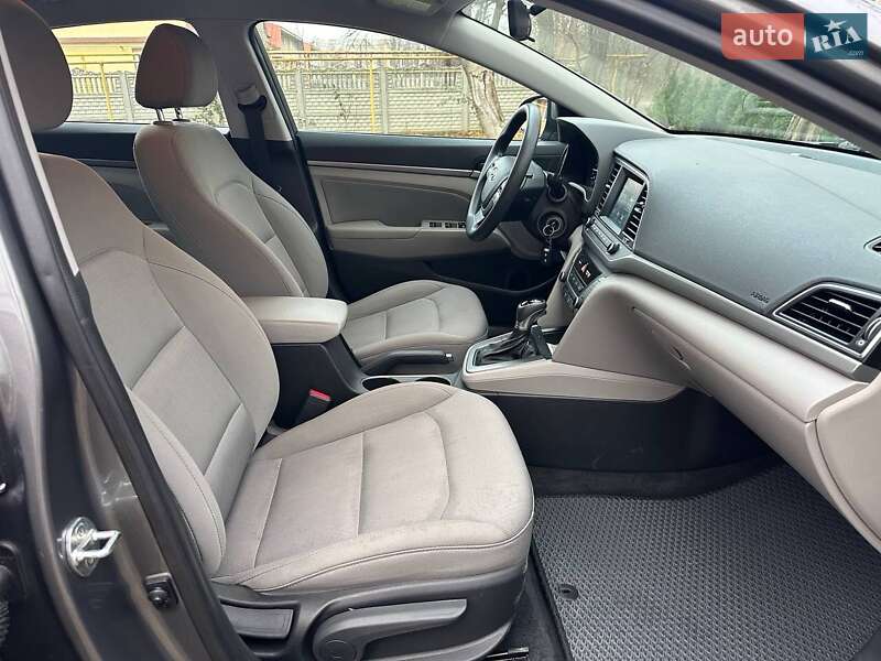 Седан Hyundai Elantra 2017 в Черноморске