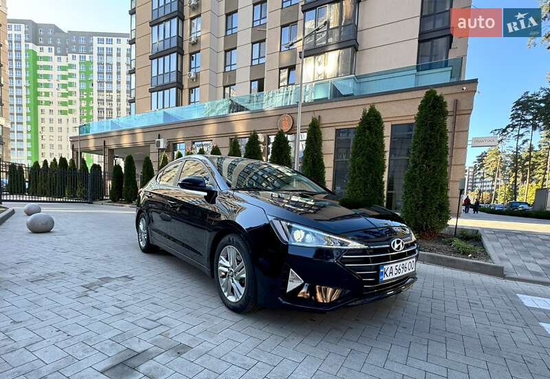 Седан Hyundai Elantra 2018 в Киеве