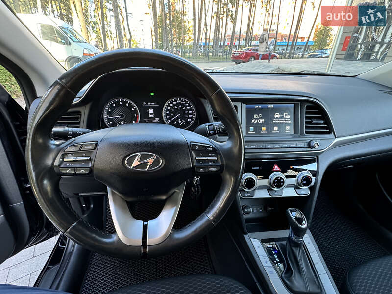 Седан Hyundai Elantra 2018 в Киеве