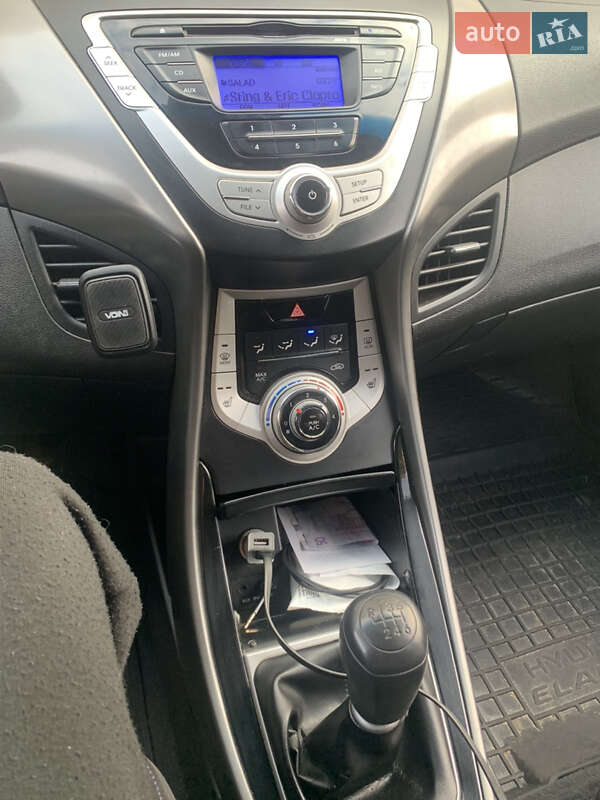 Седан Hyundai Elantra 2011 в Киеве