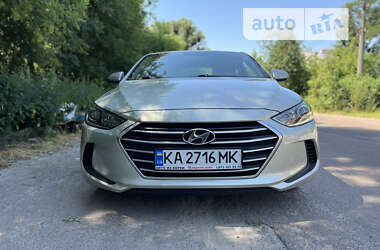 Седан Hyundai Elantra 2016 в Киеве