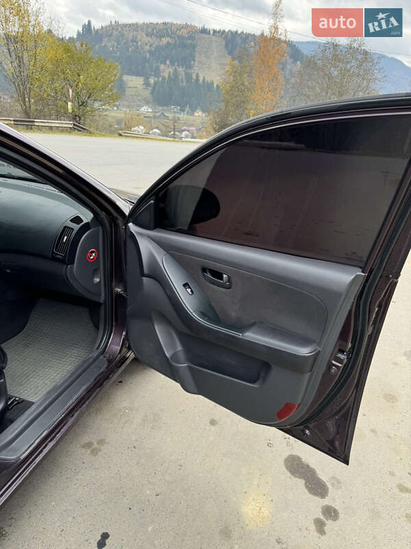 Седан Hyundai Elantra 2008 в Верховине