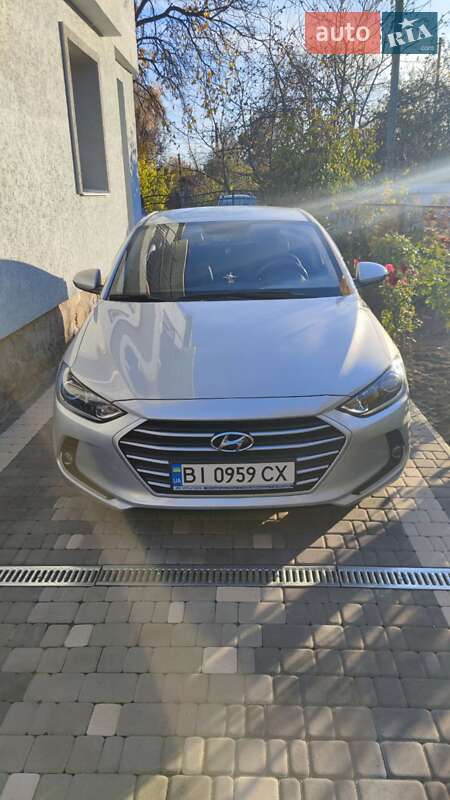 Седан Hyundai Elantra 2018 в Лохвице