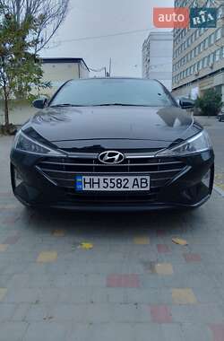 Седан Hyundai Elantra 2019 в Одессе