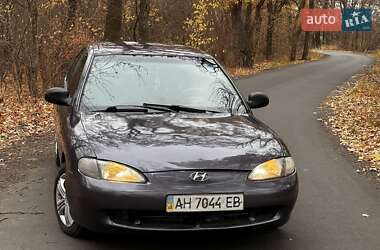 Седан Hyundai Elantra 1996 в Новомосковську