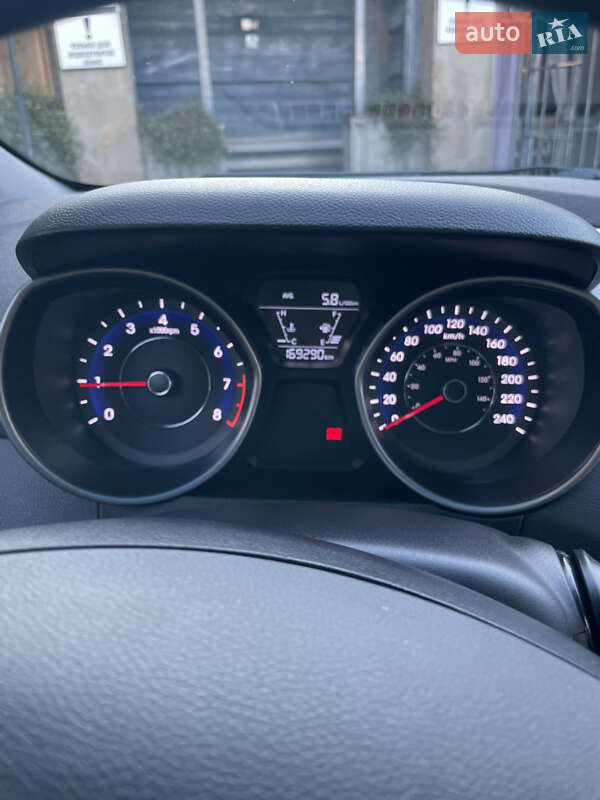Седан Hyundai Elantra 2014 в Луцке