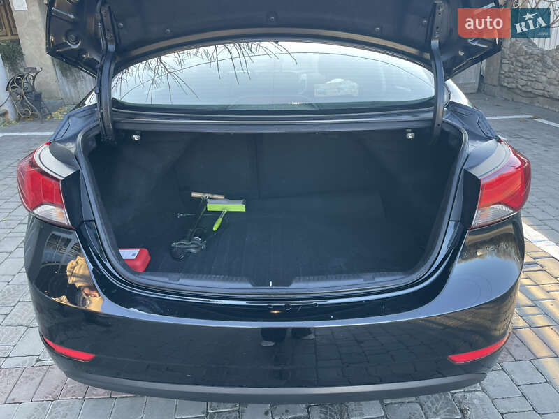 Седан Hyundai Elantra 2014 в Луцке