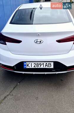 Седан Hyundai Elantra 2019 в Киеве