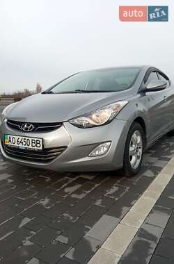 Седан Hyundai Elantra 2012 в Мукачевому