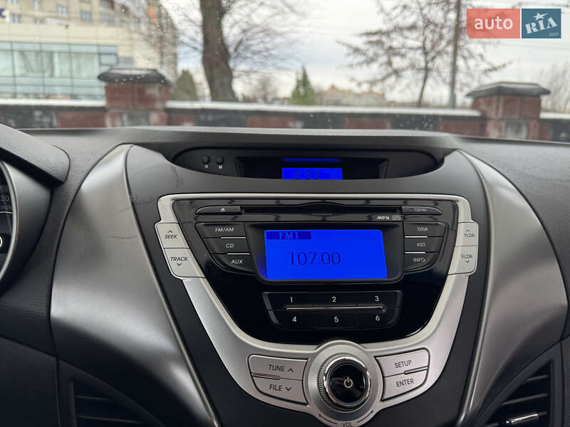 Седан Hyundai Elantra 2012 в Рівному