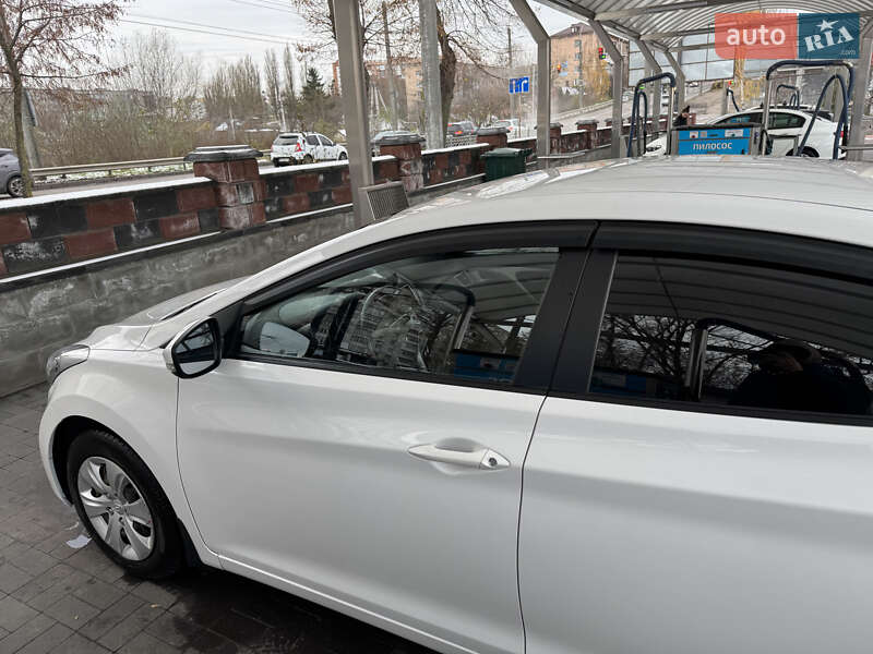 Седан Hyundai Elantra 2012 в Рівному