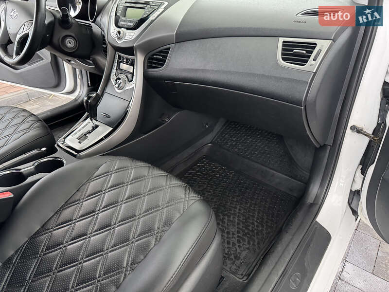 Седан Hyundai Elantra 2012 в Рівному