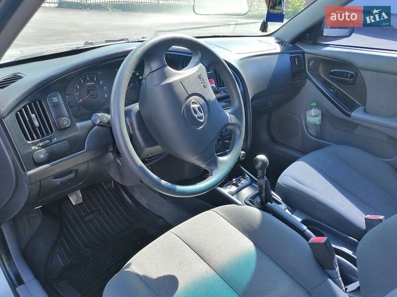 Седан Hyundai Elantra 2004 в Чернигове
