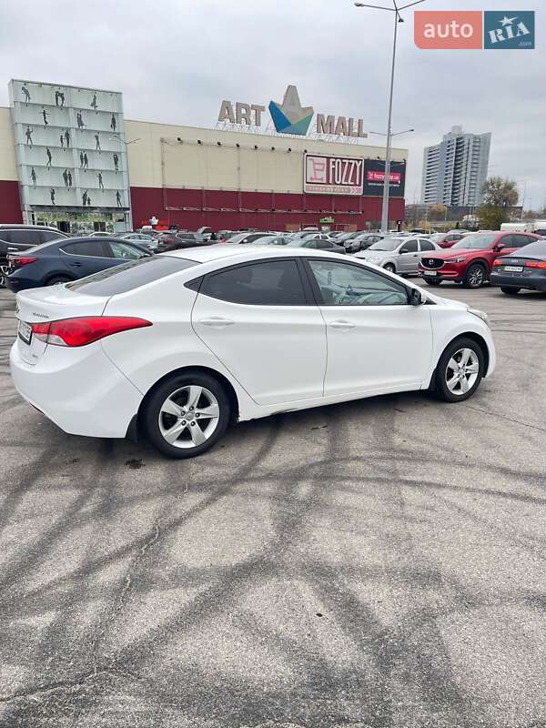 Седан Hyundai Elantra 2013 в Києві