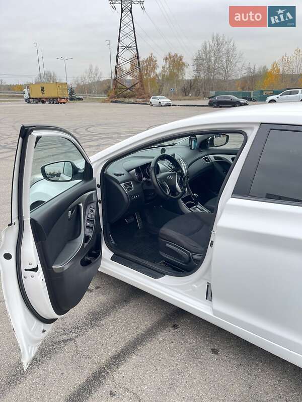 Седан Hyundai Elantra 2013 в Києві