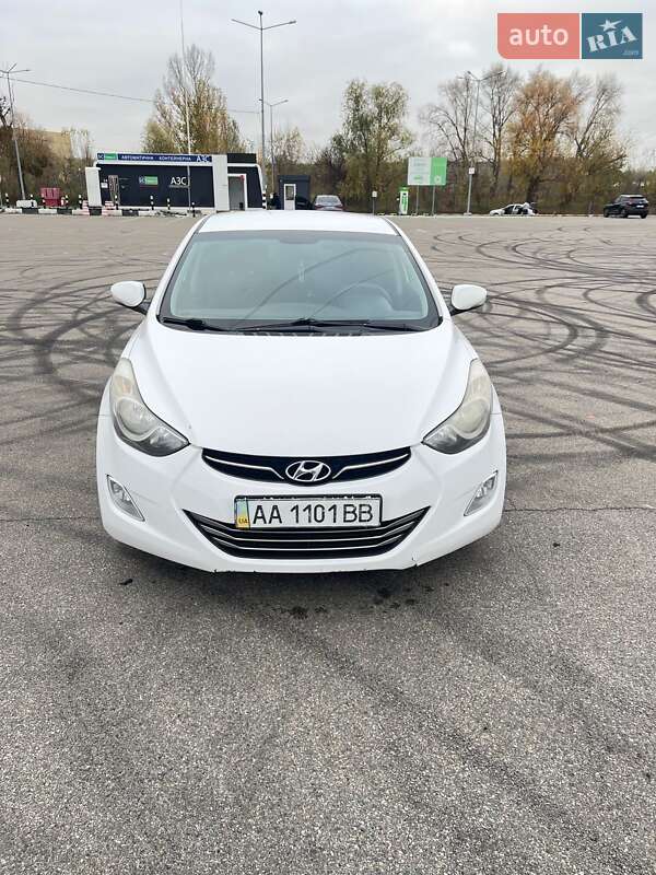 Седан Hyundai Elantra 2013 в Києві