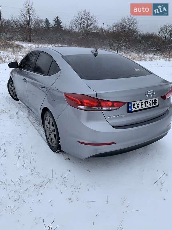 Седан Hyundai Elantra 2016 в Люботине