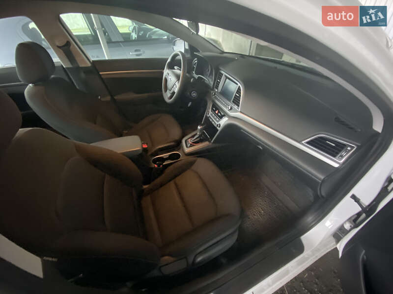 Седан Hyundai Elantra 2018 в Кривом Роге