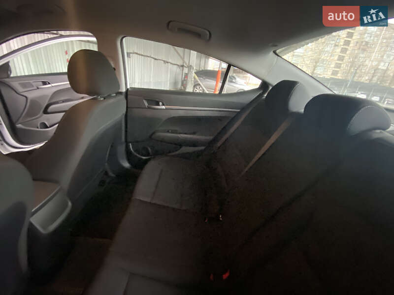 Седан Hyundai Elantra 2018 в Кривом Роге