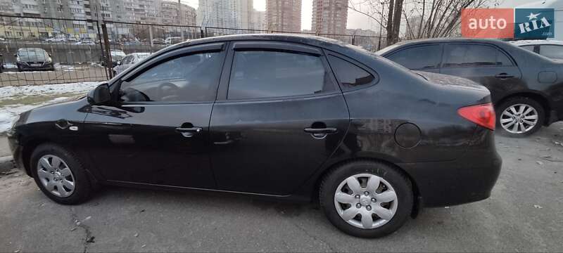 Седан Hyundai Elantra 2008 в Києві