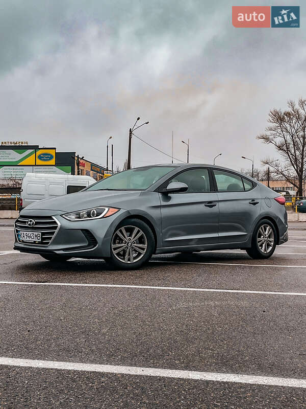 Седан Hyundai Elantra 2016 в Киеве