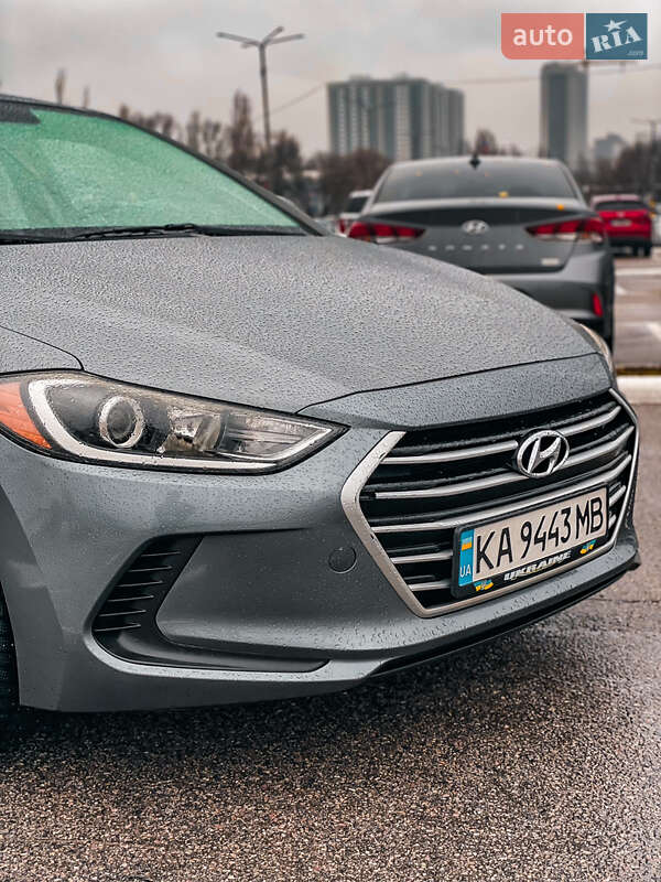 Седан Hyundai Elantra 2016 в Киеве