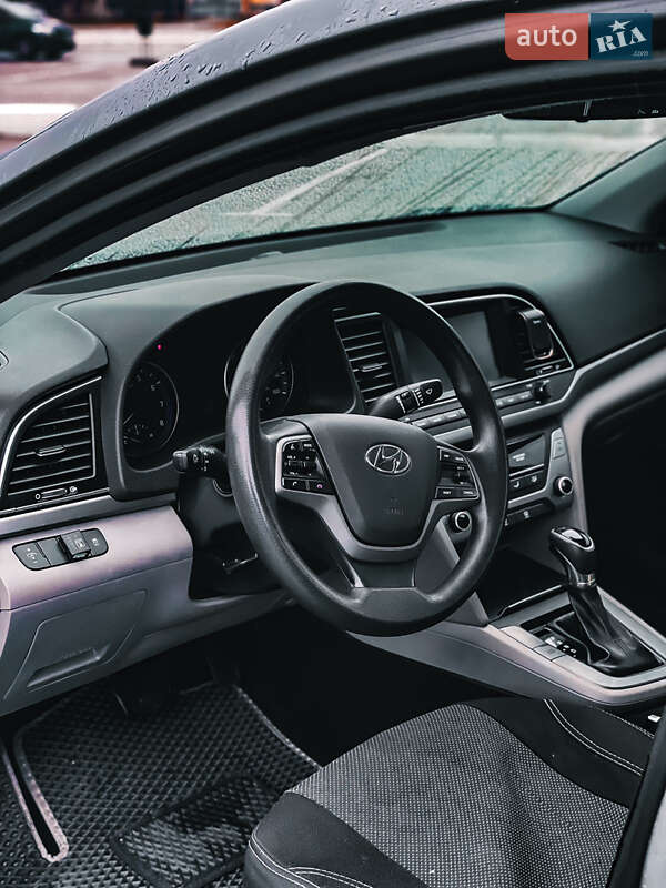 Седан Hyundai Elantra 2016 в Киеве