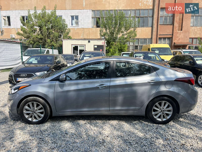 Седан Hyundai Elantra 2015 в Ивано-Франковске