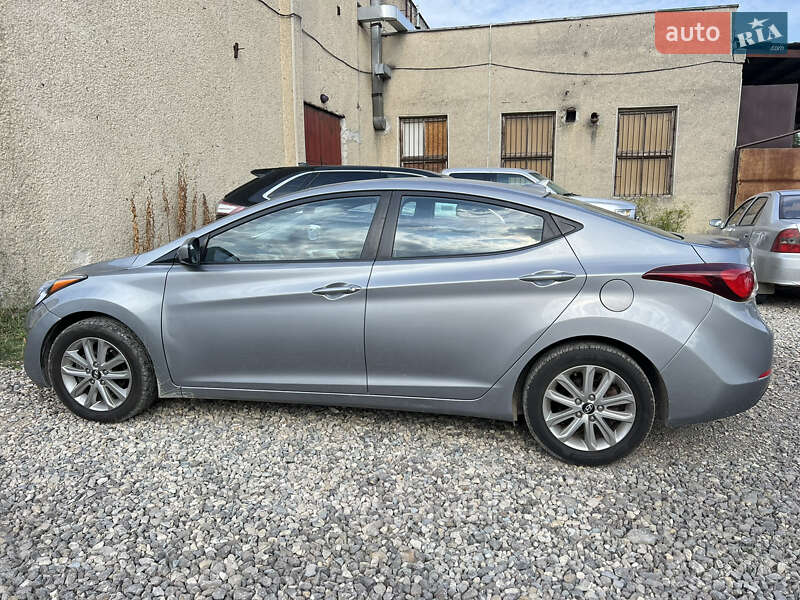 Седан Hyundai Elantra 2015 в Ивано-Франковске