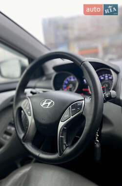 Седан Hyundai Elantra 2012 в Харькове