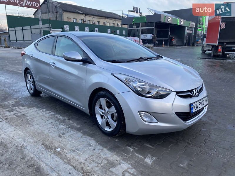 Седан Hyundai Elantra 2013 в Черновцах
