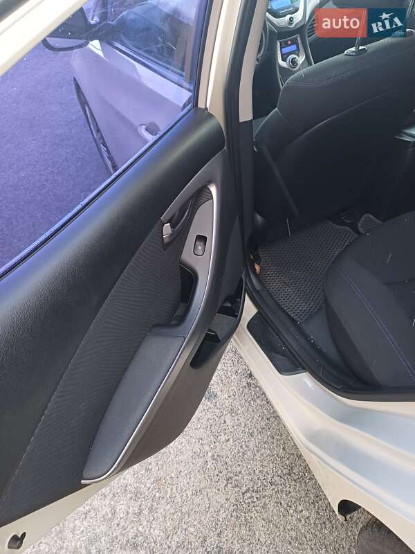 Седан Hyundai Elantra 2012 в Полтаве
