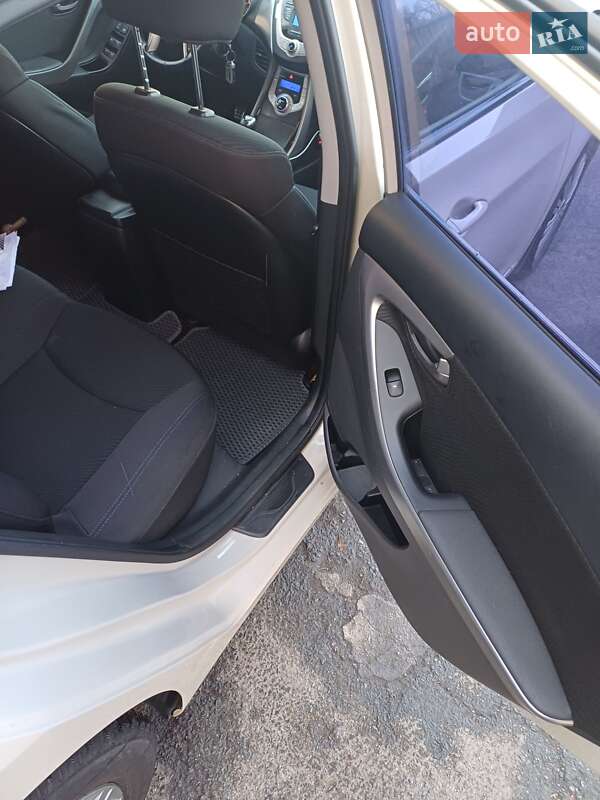 Седан Hyundai Elantra 2012 в Полтаве