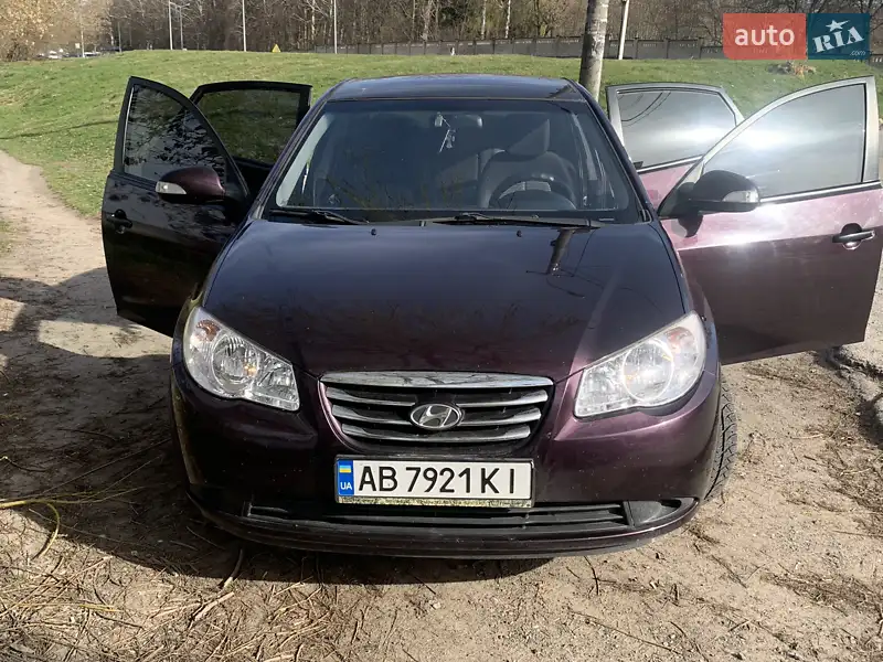 Седан Hyundai Elantra 2010 в 
