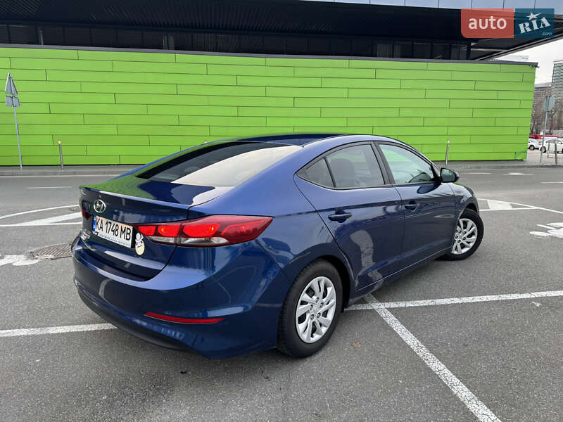 Седан Hyundai Elantra 2018 в Киеве