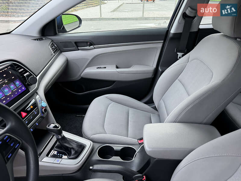 Седан Hyundai Elantra 2018 в Киеве