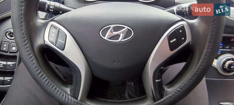 Седан Hyundai Elantra 2012 в Києві