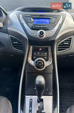 Седан Hyundai Elantra 2013 в Киеве