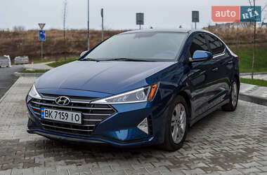 Седан Hyundai Elantra 2019 в Рівному