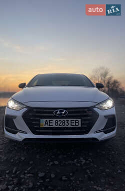 Седан Hyundai Elantra 2017 в Дніпрі