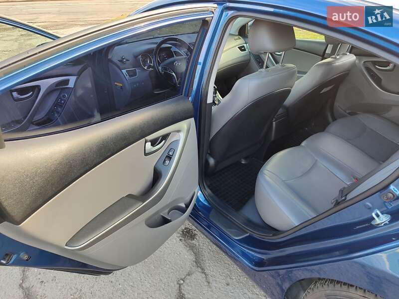 Седан Hyundai Elantra 2015 в Киеве