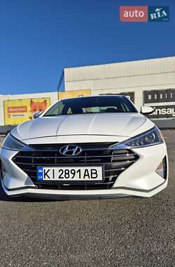 Седан Hyundai Elantra 2019 в Києві